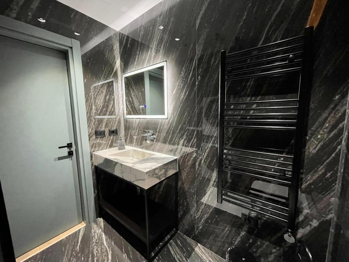 Queens Luxury Apartments Тирана Екстер'єр фото
