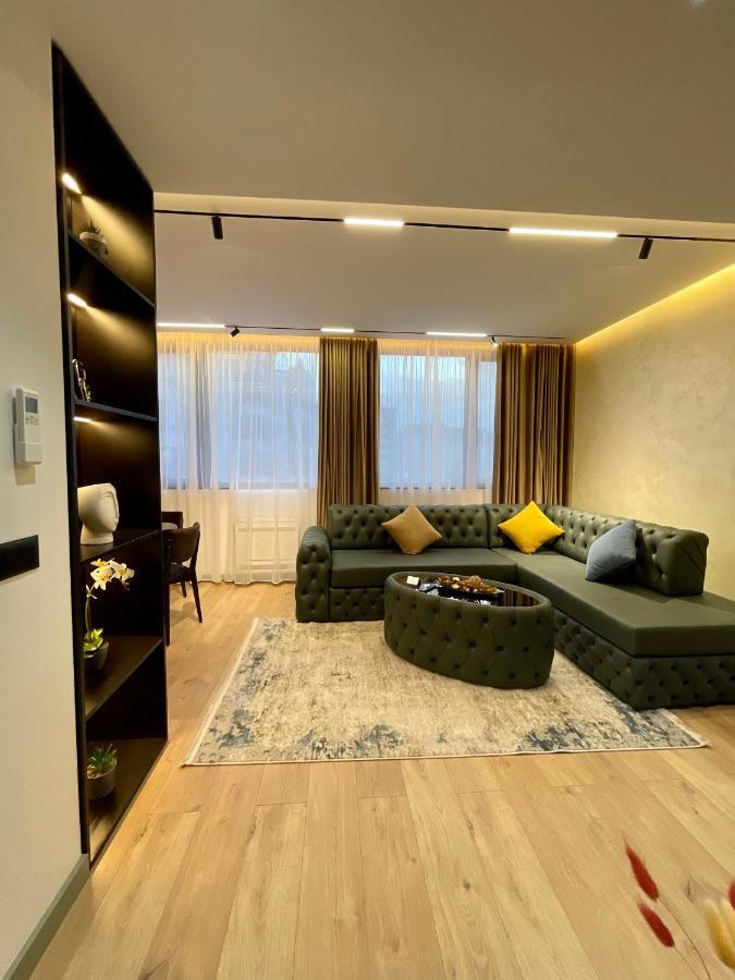 Queens Luxury Apartments Тирана Екстер'єр фото