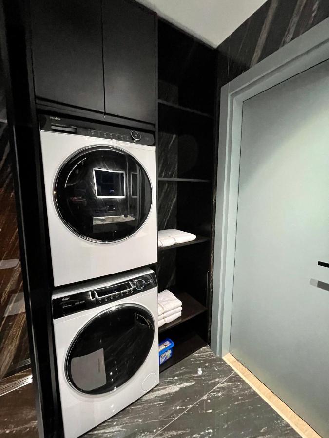 Queens Luxury Apartments Тирана Екстер'єр фото