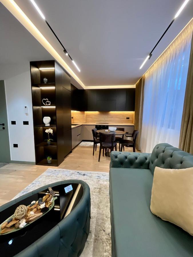 Queens Luxury Apartments Тирана Екстер'єр фото