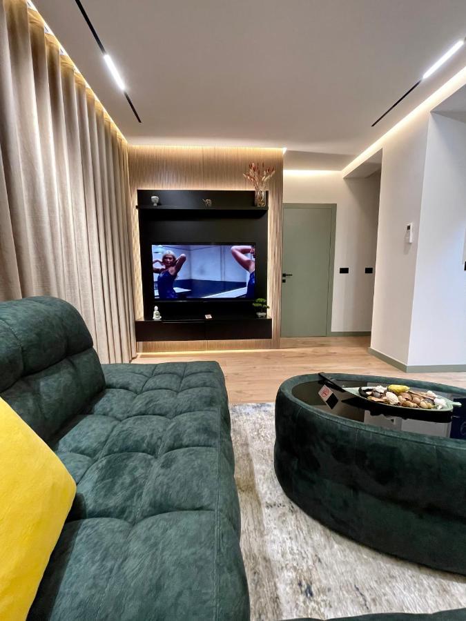 Queens Luxury Apartments Тирана Екстер'єр фото