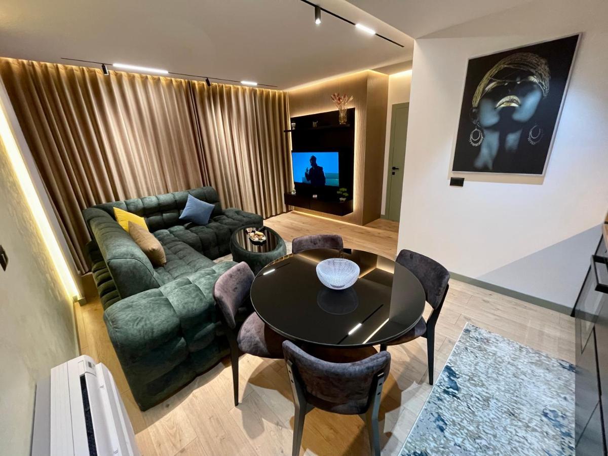 Queens Luxury Apartments Тирана Екстер'єр фото