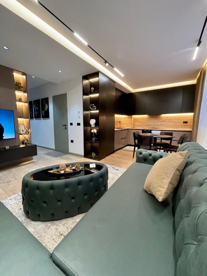 Queens Luxury Apartments Тирана Екстер'єр фото
