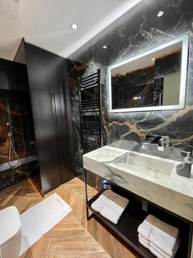 Queens Luxury Apartments Тирана Екстер'єр фото