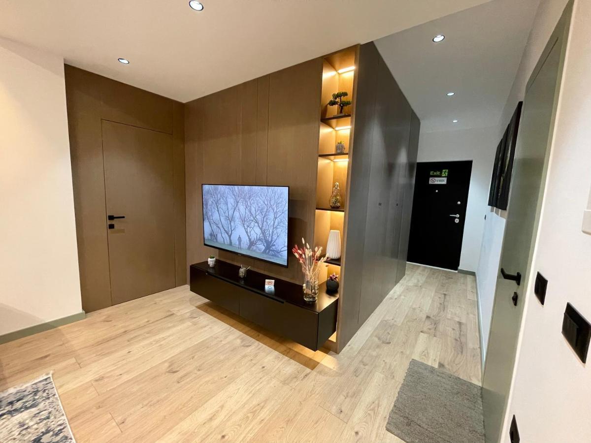Queens Luxury Apartments Тирана Екстер'єр фото