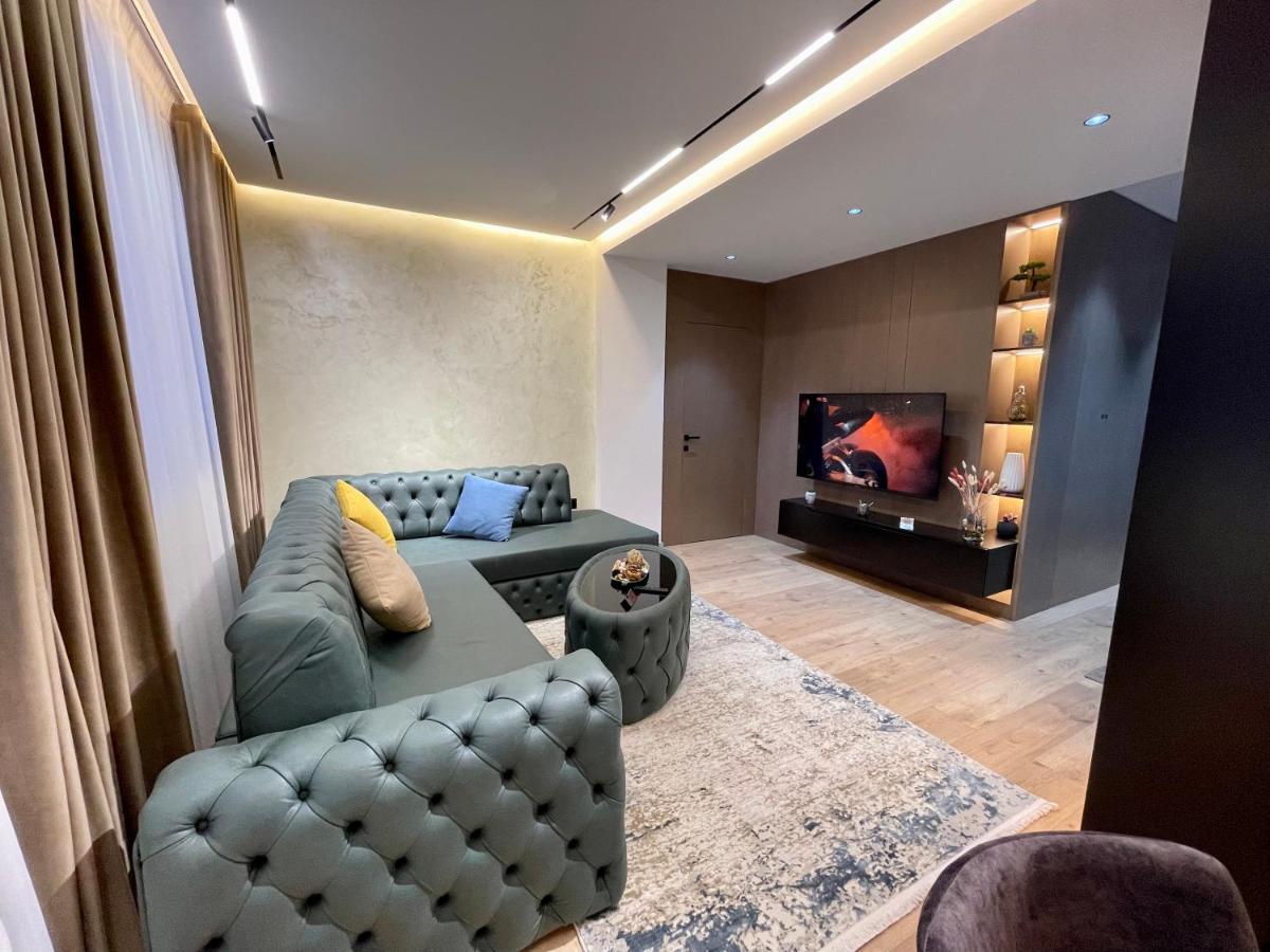 Queens Luxury Apartments Тирана Екстер'єр фото