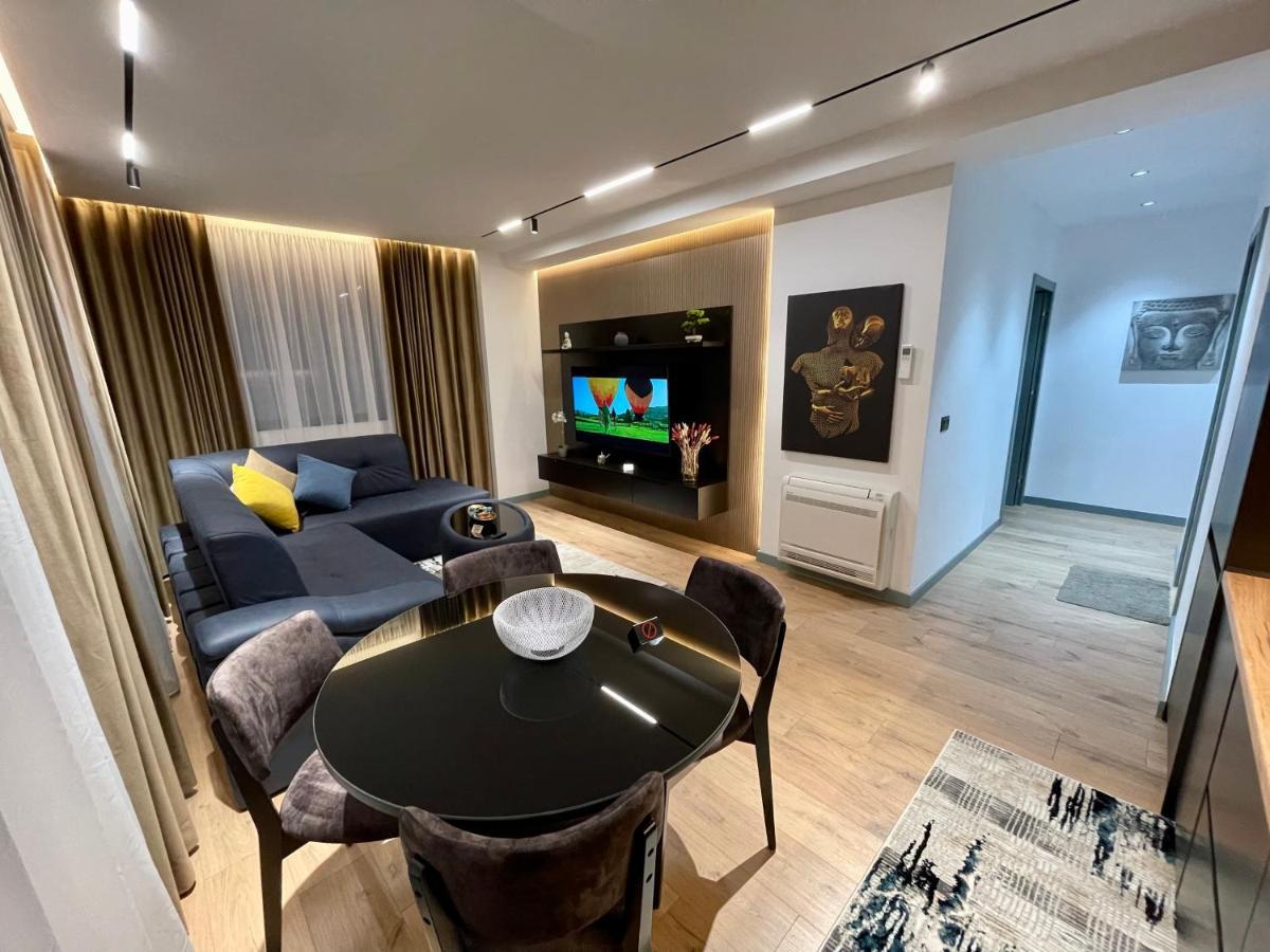 Queens Luxury Apartments Тирана Екстер'єр фото