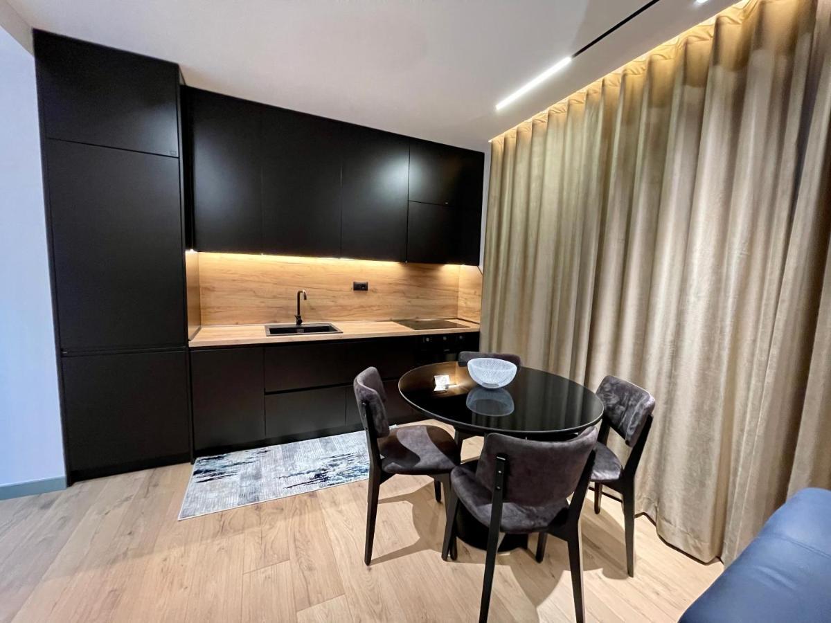 Queens Luxury Apartments Тирана Екстер'єр фото