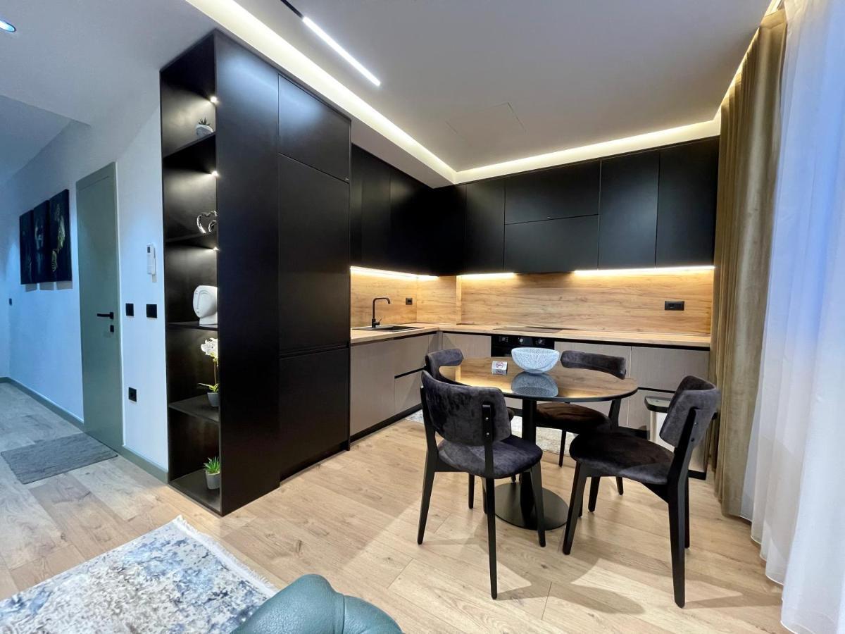 Queens Luxury Apartments Тирана Екстер'єр фото