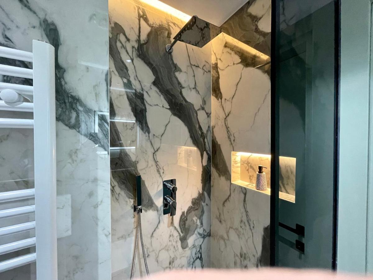 Queens Luxury Apartments Тирана Екстер'єр фото