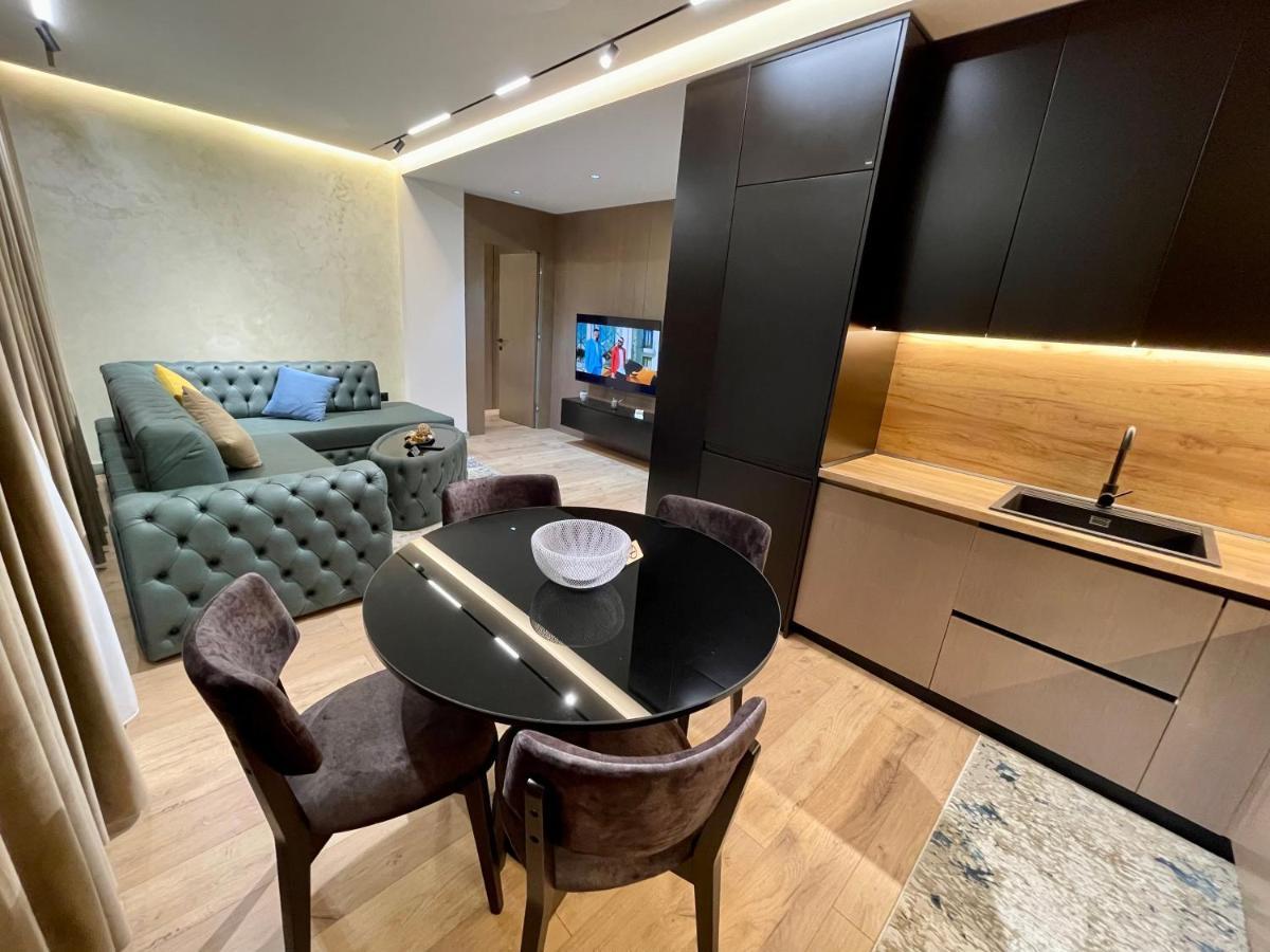 Queens Luxury Apartments Тирана Екстер'єр фото